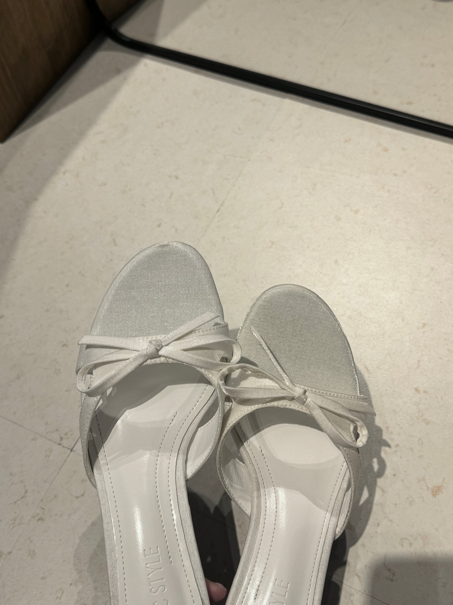 [Minor Defect] Size 38 Carisa Bow Heels
