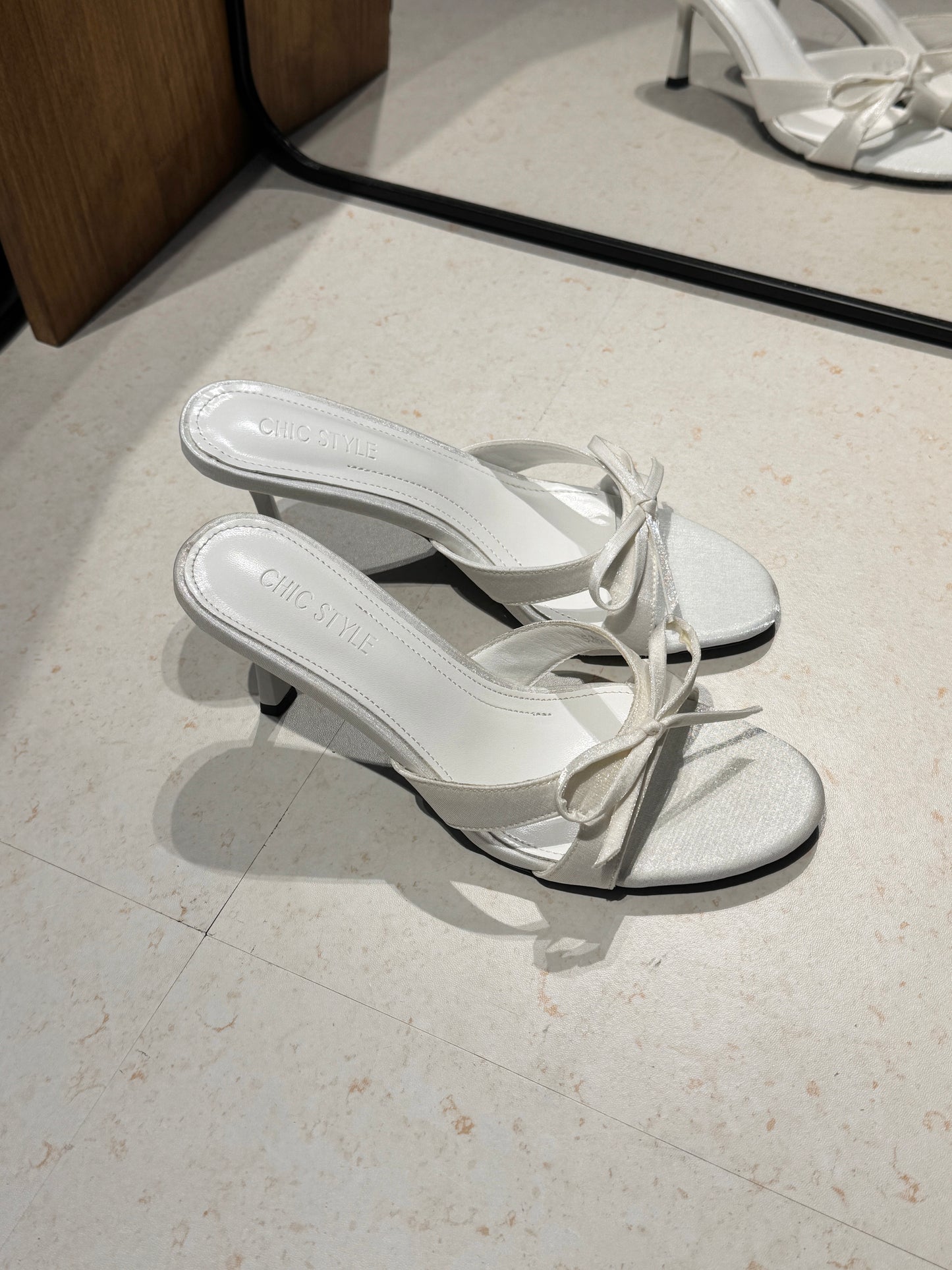 [Minor Defect] Size 38 Carisa Bow Heels