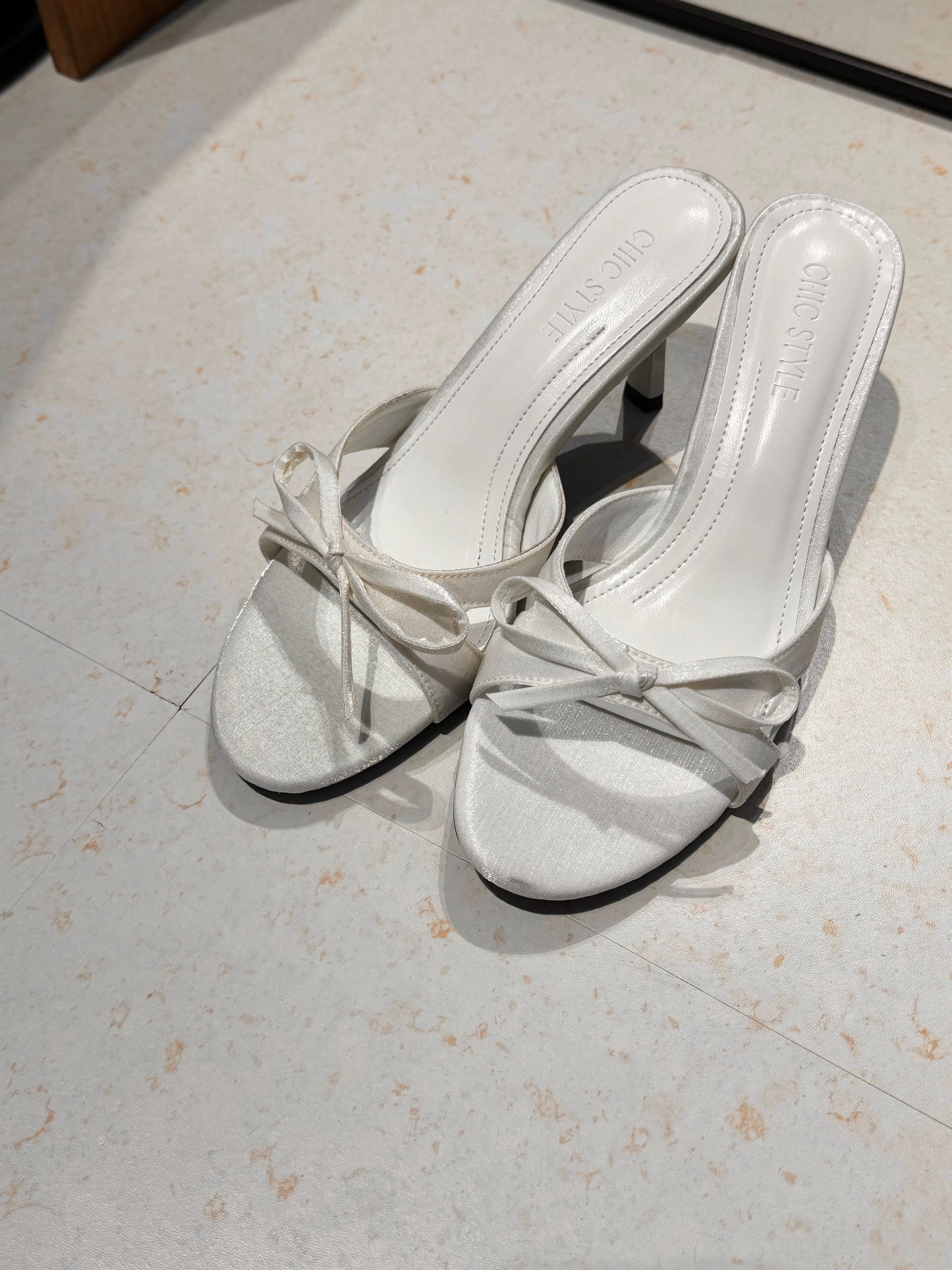 [Minor Defect] Size 38 Carisa Bow Heels
