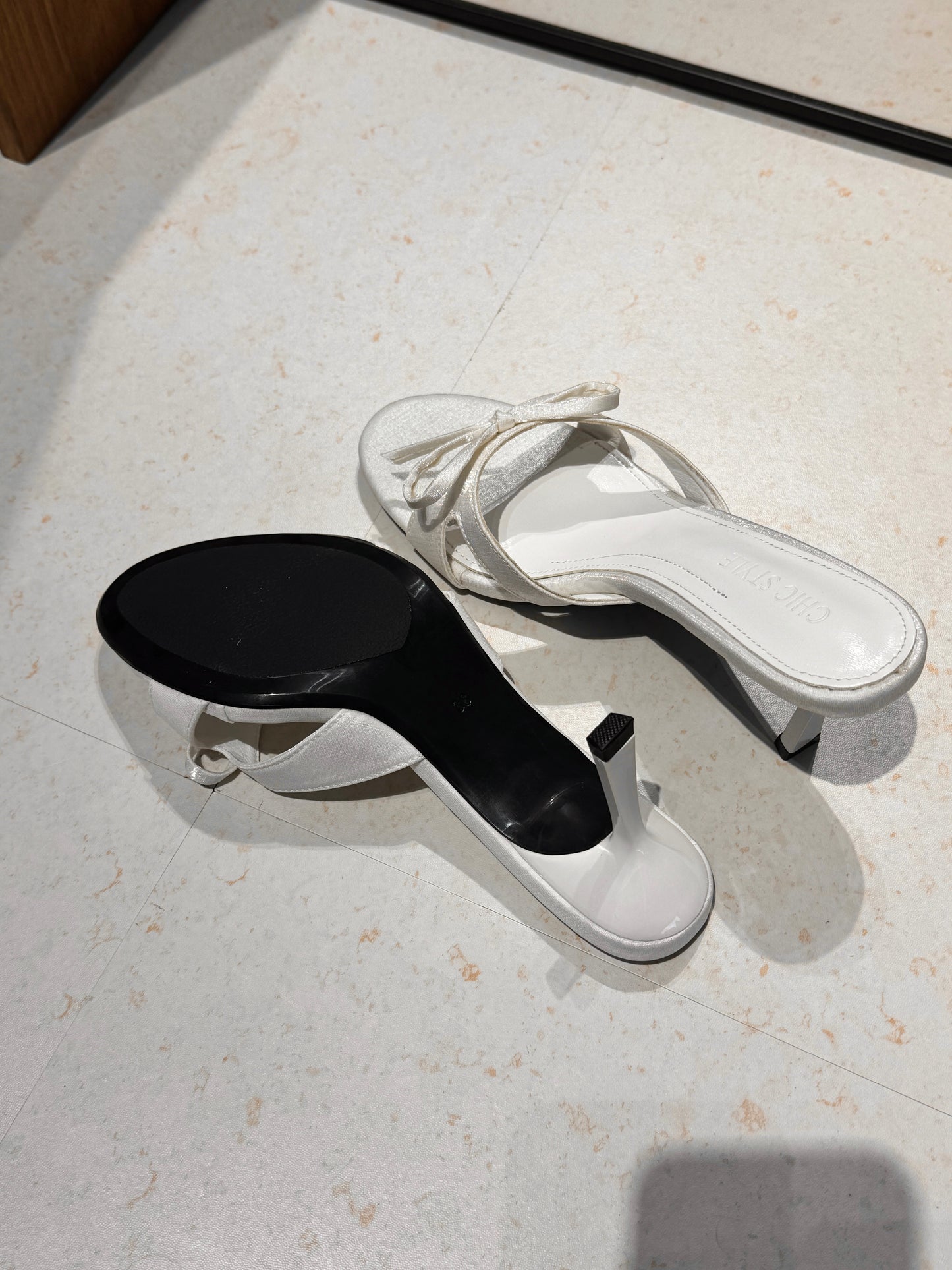 [Minor Defect] Size 38 Carisa Bow Heels