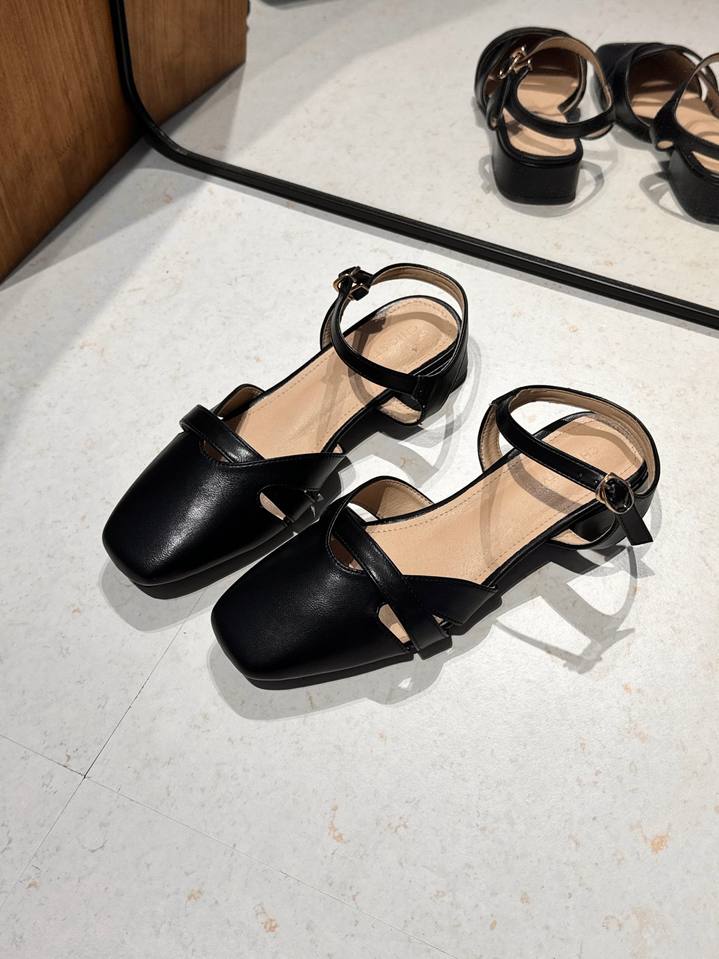 [Minor Defect] Size 37 Briella Close Toe Heels