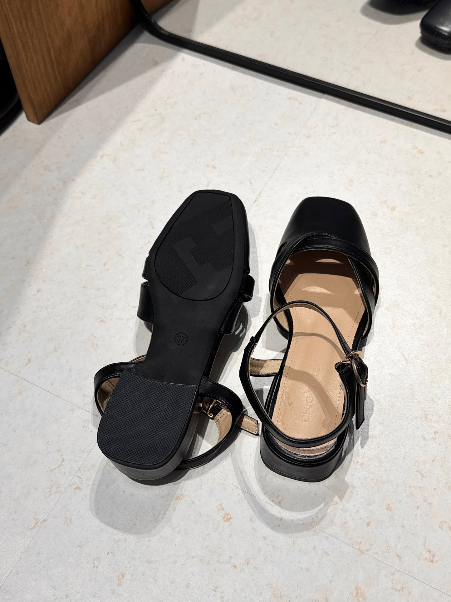 [Minor Defect] Size 37 Briella Close Toe Heels