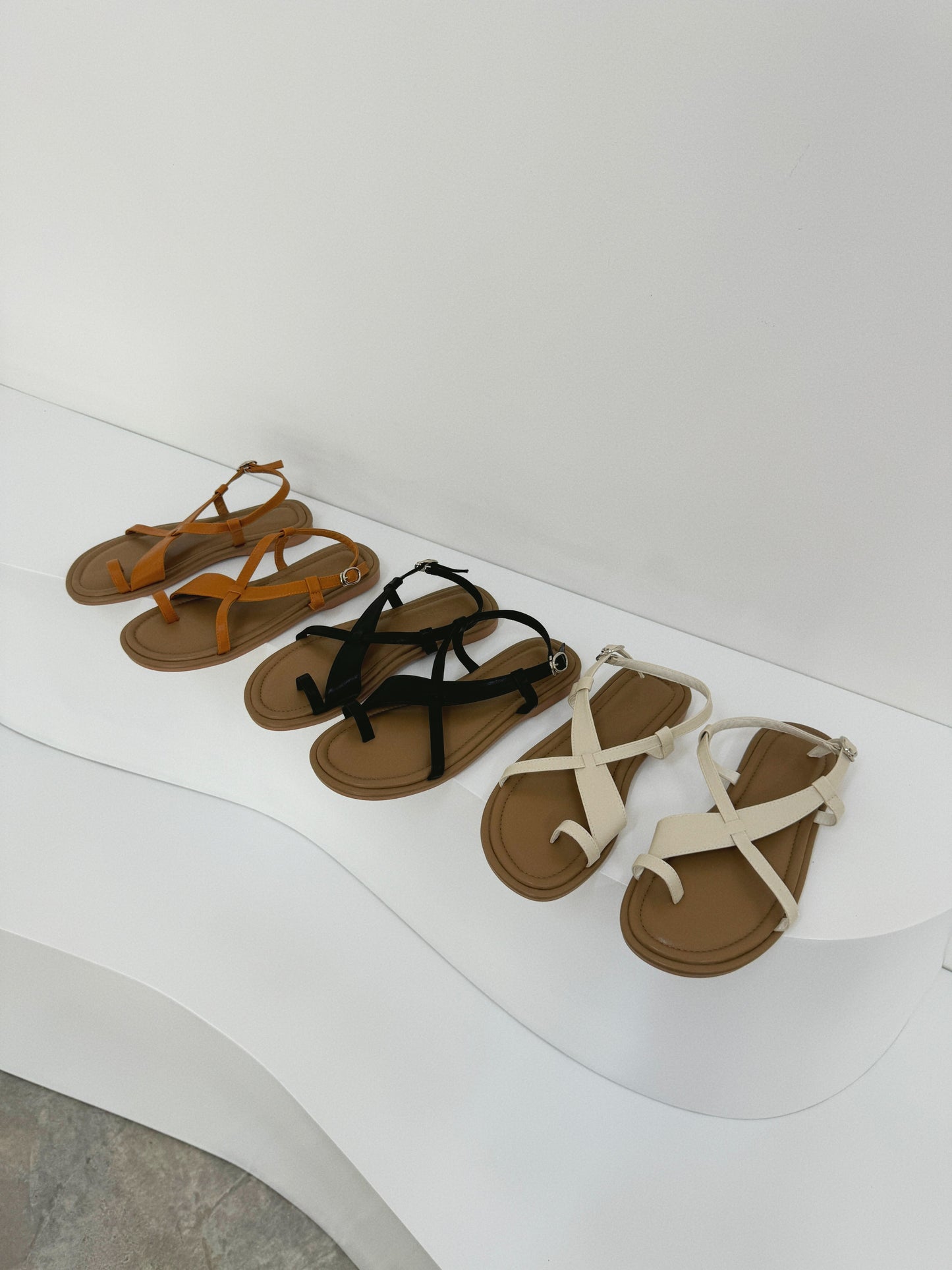 Glenda Roman Cross Sandals (Brown)