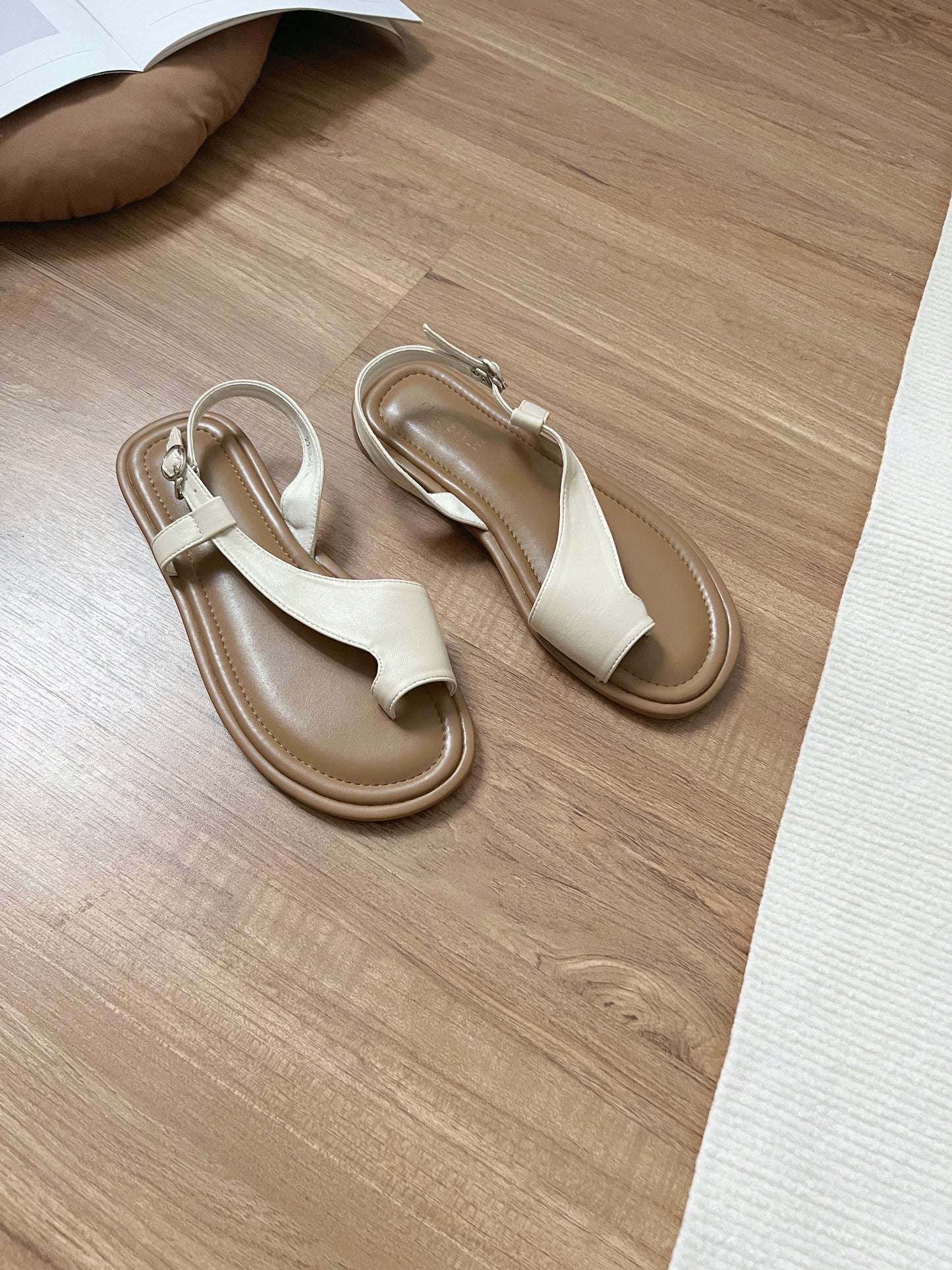 Ashton Roman Slingback Sandals (Cream)