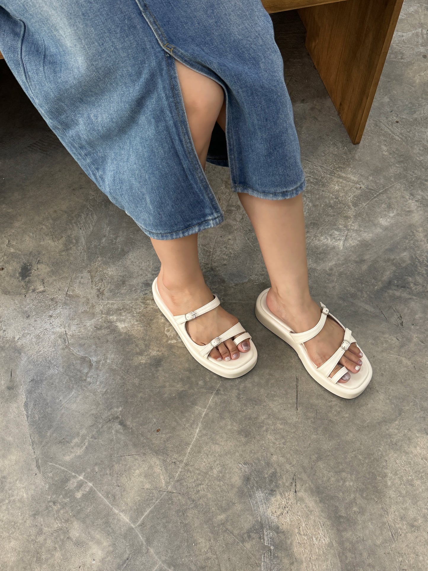 Haidyn Buckle Strappy Wedges Sandals (Cream)