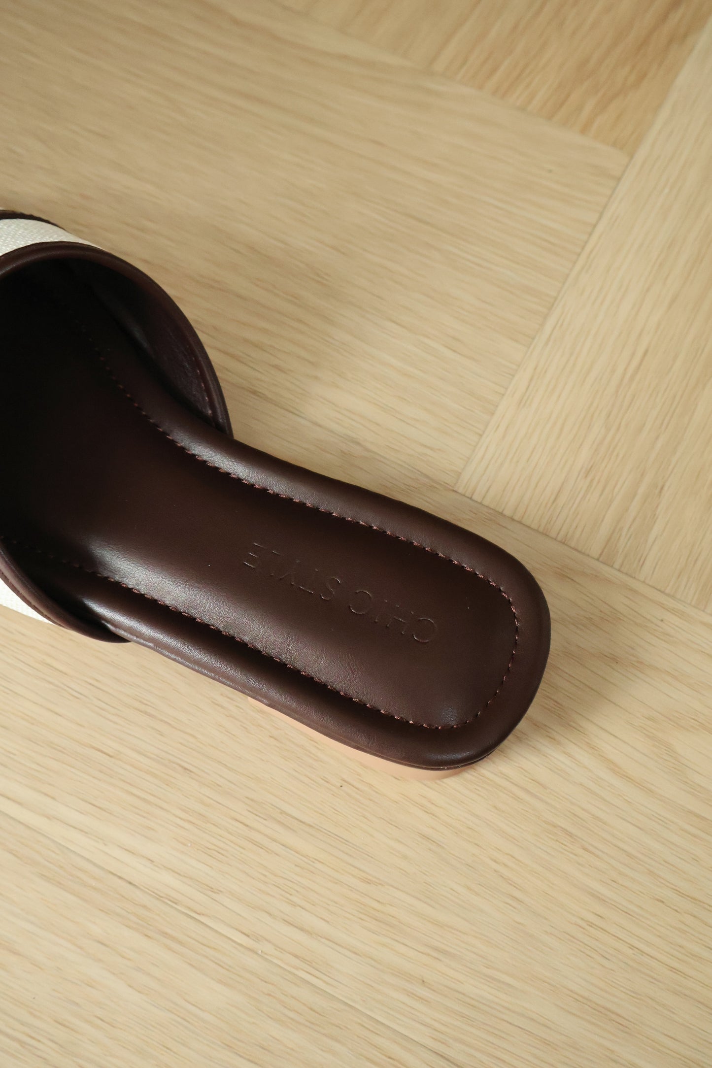 Oliver Contrast Buckle Slide Sandals (Chocolate)