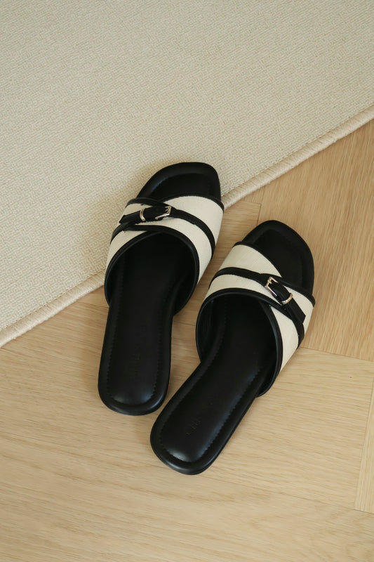 Oliver Contrast Buckle Slide Sandals (Black)