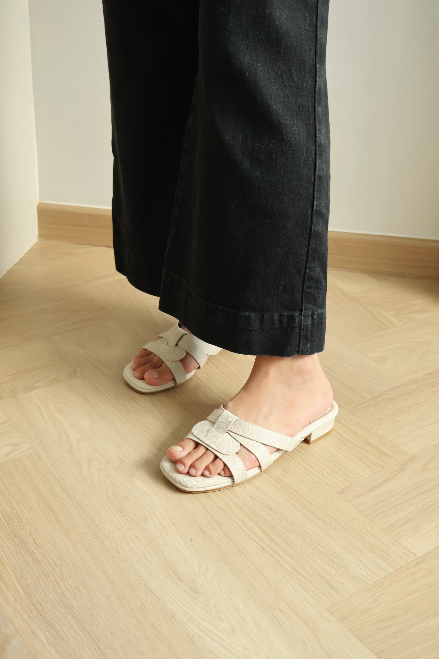Stella Strappy Low Heels (Oat)