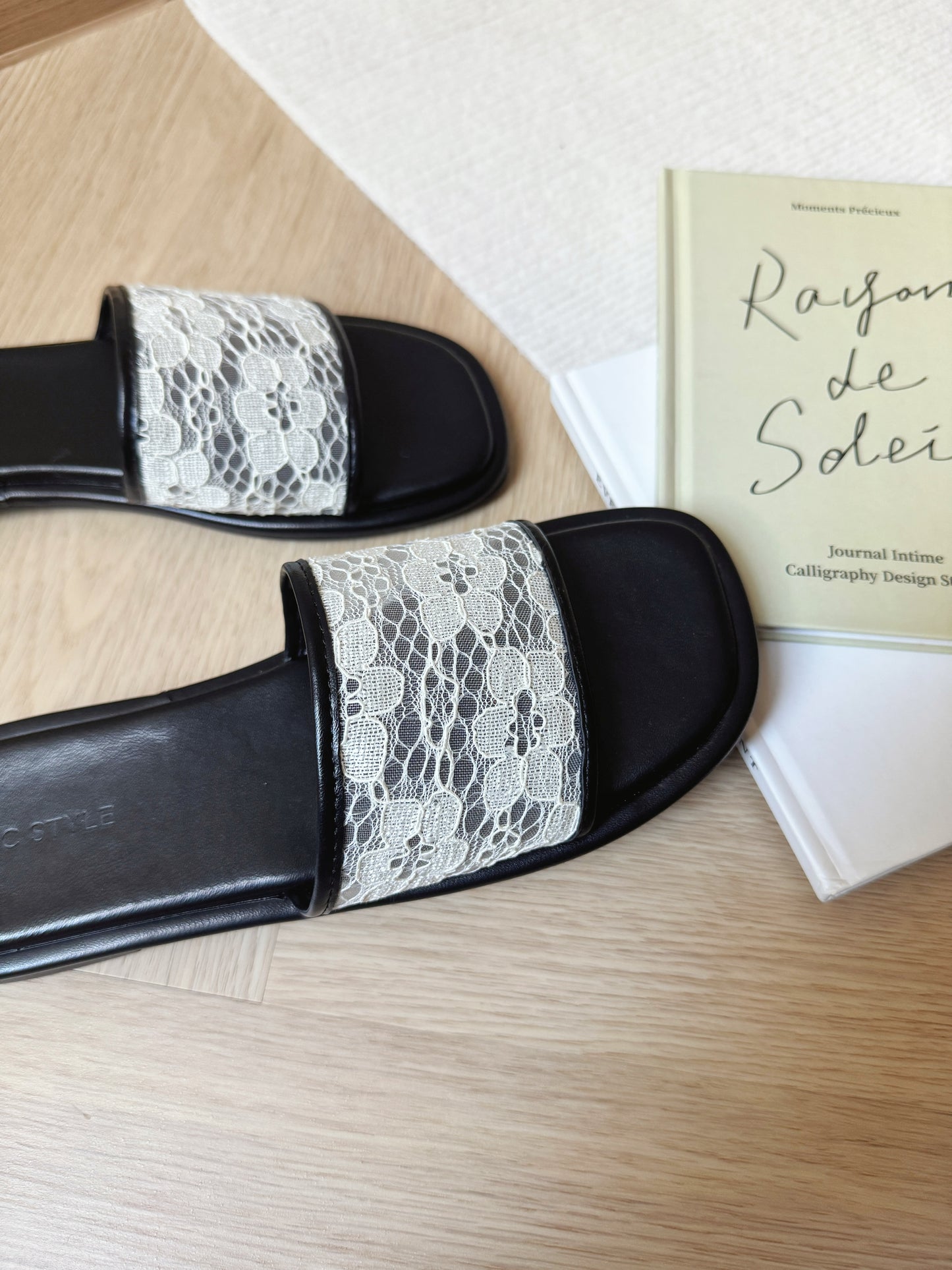 Wendy Lace Sandals (Black)