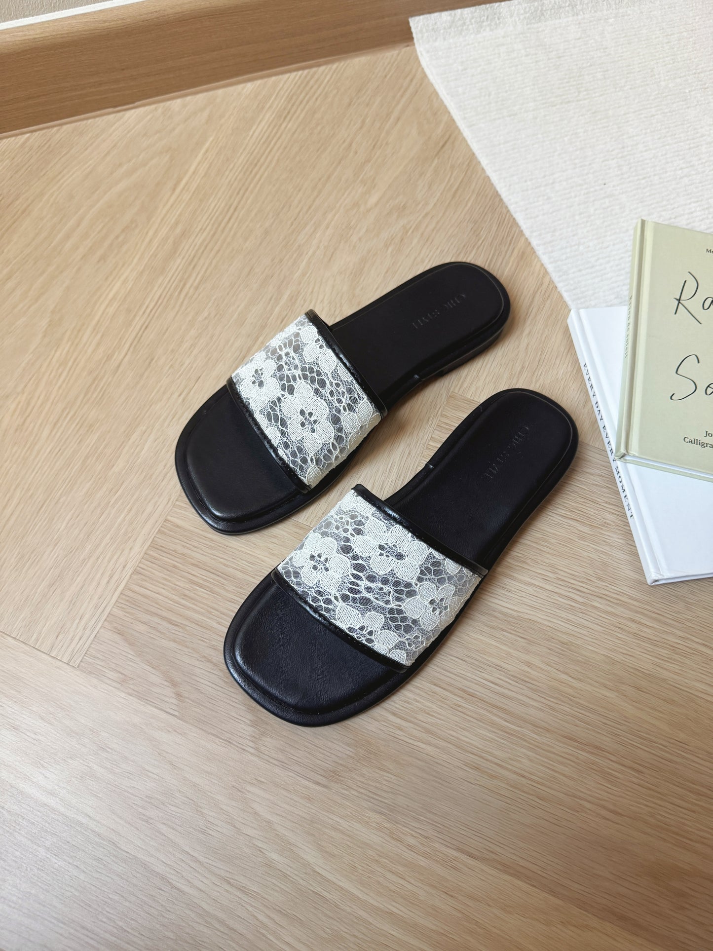 Wendy Lace Sandals (Black)