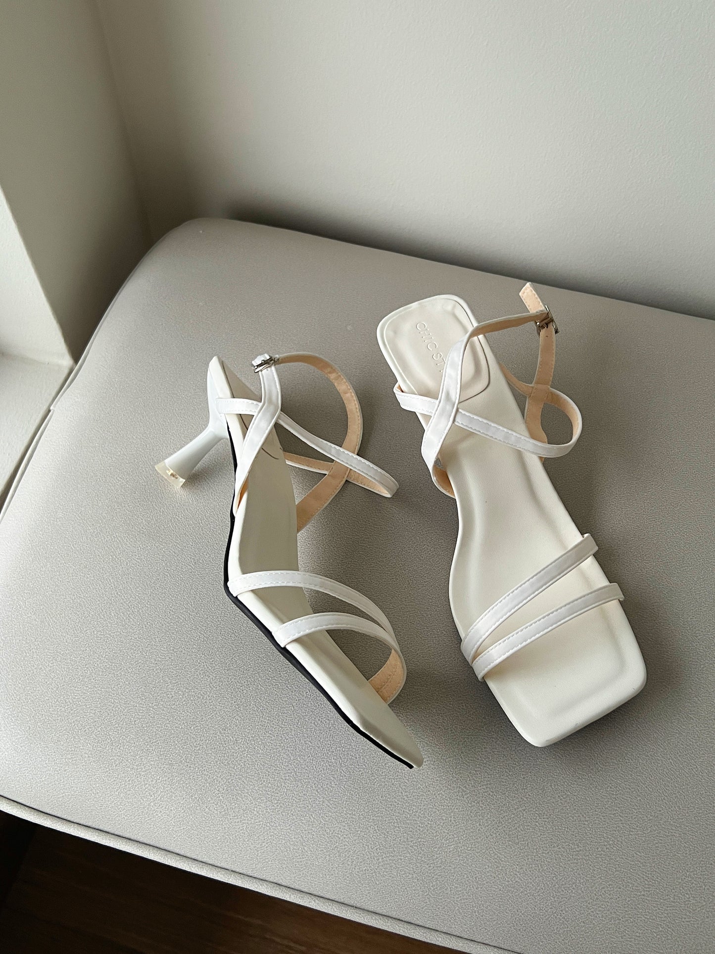 Fionn Strappy Buckle Heels (White / 35 39 40)