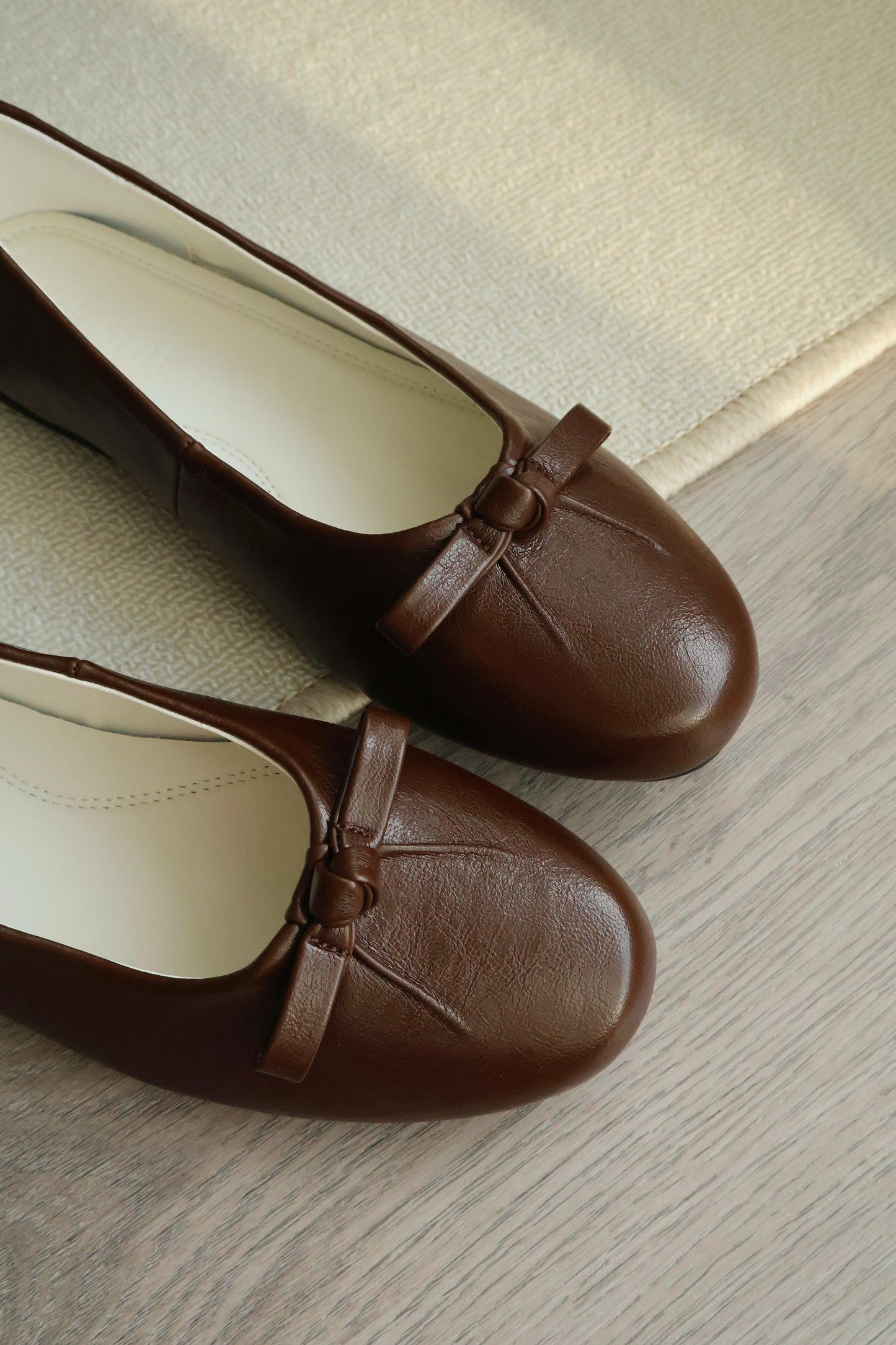Verrin Pleated Bowknot Flats (Brown)