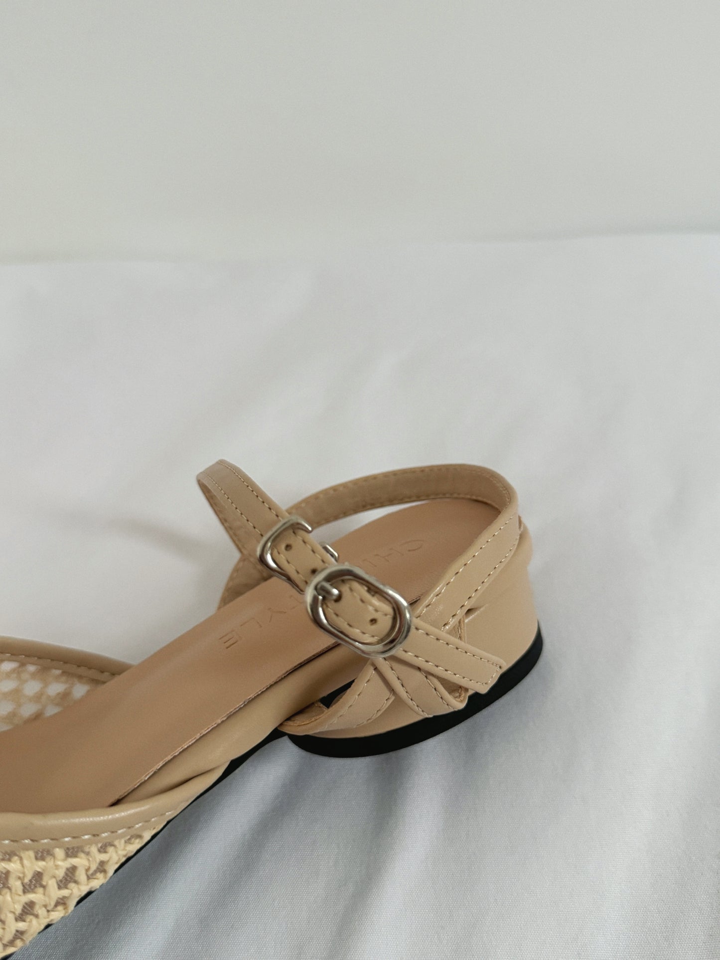 Arizona Woven Closed-Toe Sandals (Cream White)