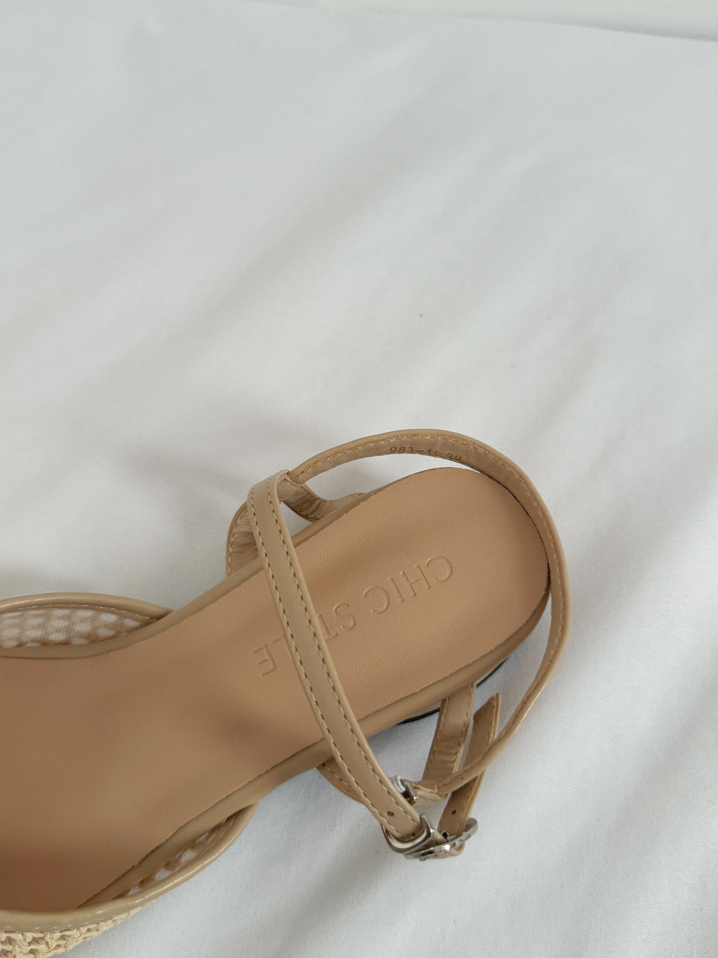 Arizona Woven Closed-Toe Sandals (Cream White)