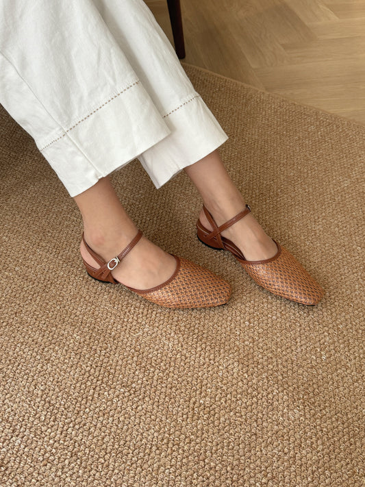 Arizona Woven Closed-Toe Sandals (Brown)