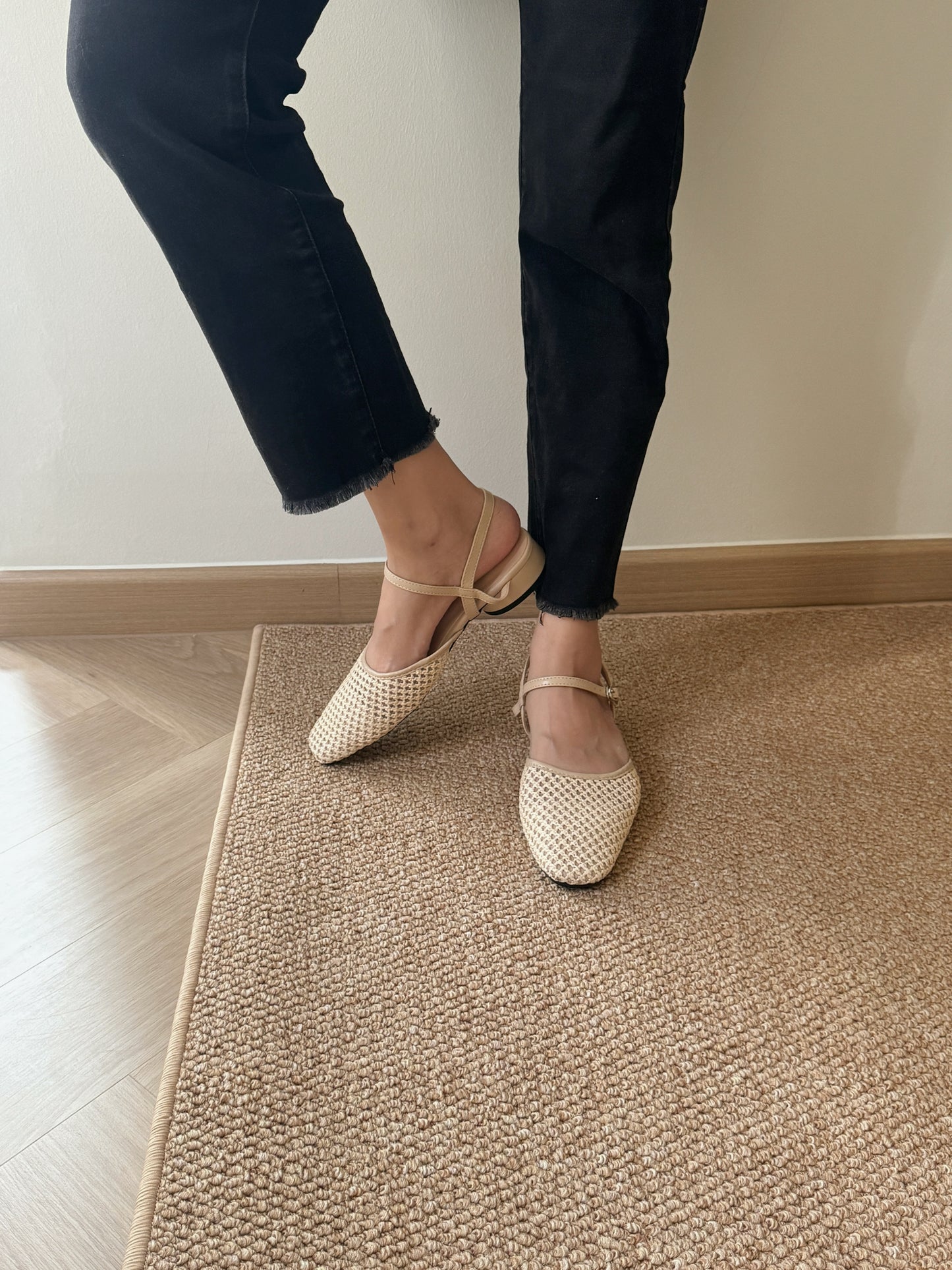 Arizona Woven Closed-Toe Sandals (Cream White)