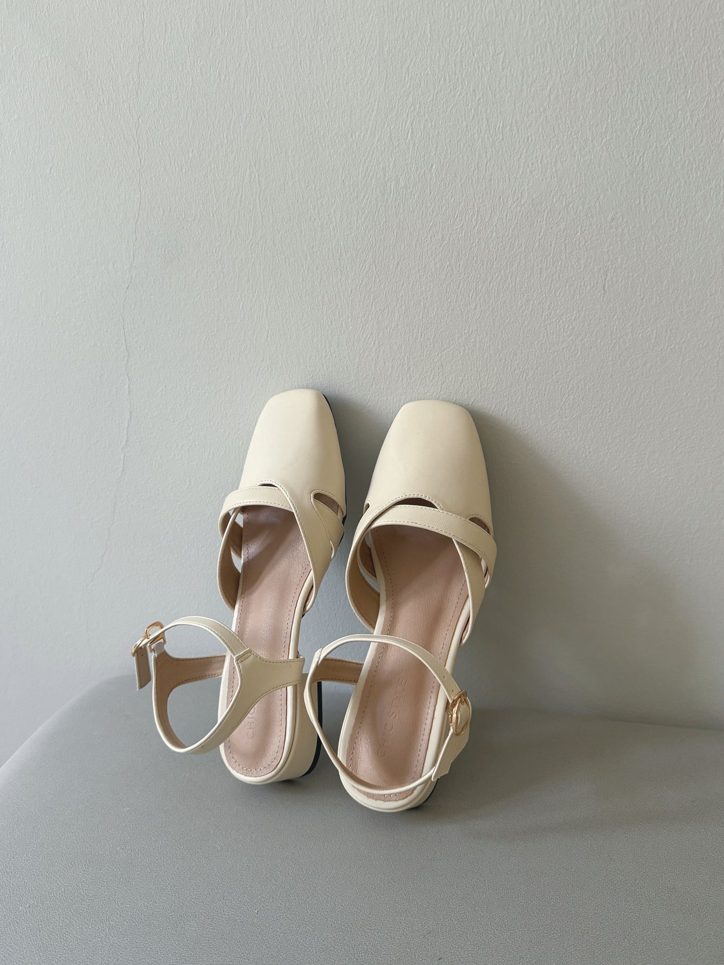 Briella Interlocking Sandals (Cream White)