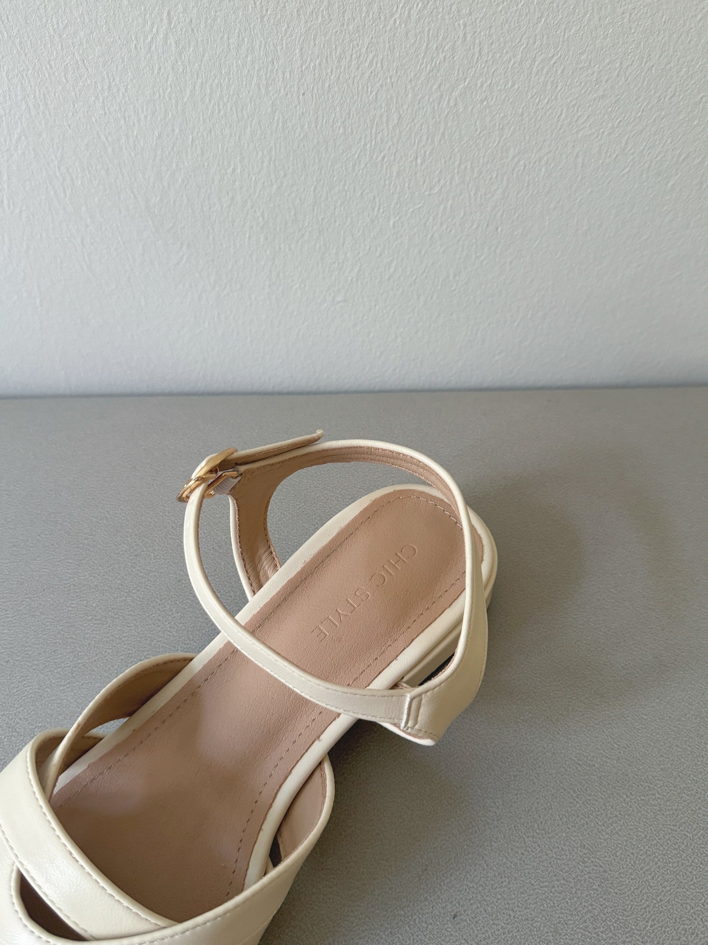 Briella Interlocking Sandals (Cream White)