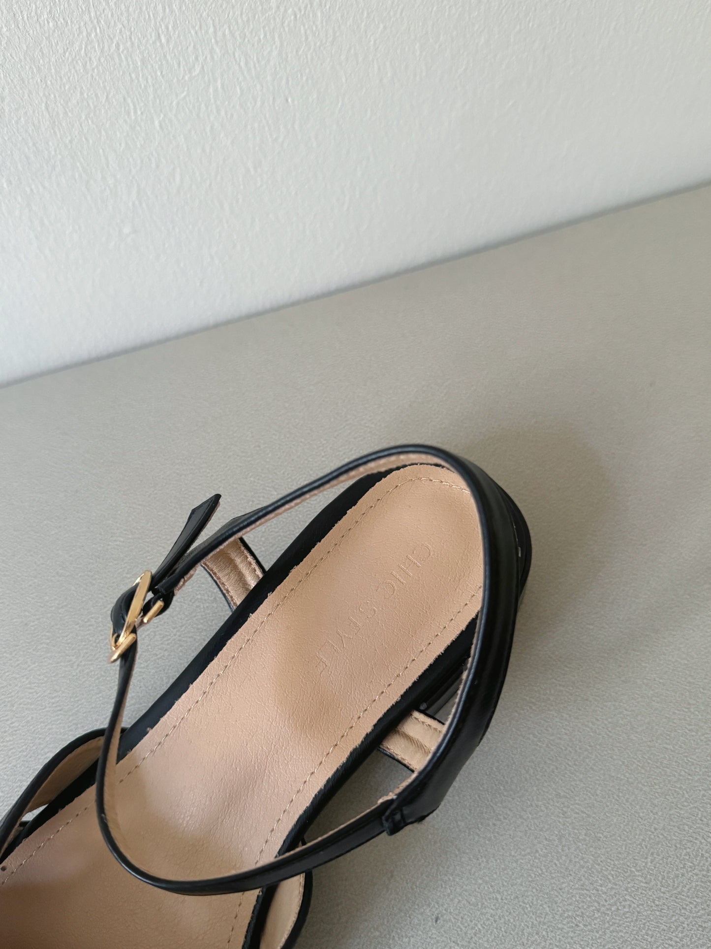 Briella Interlocking Sandals (Black)