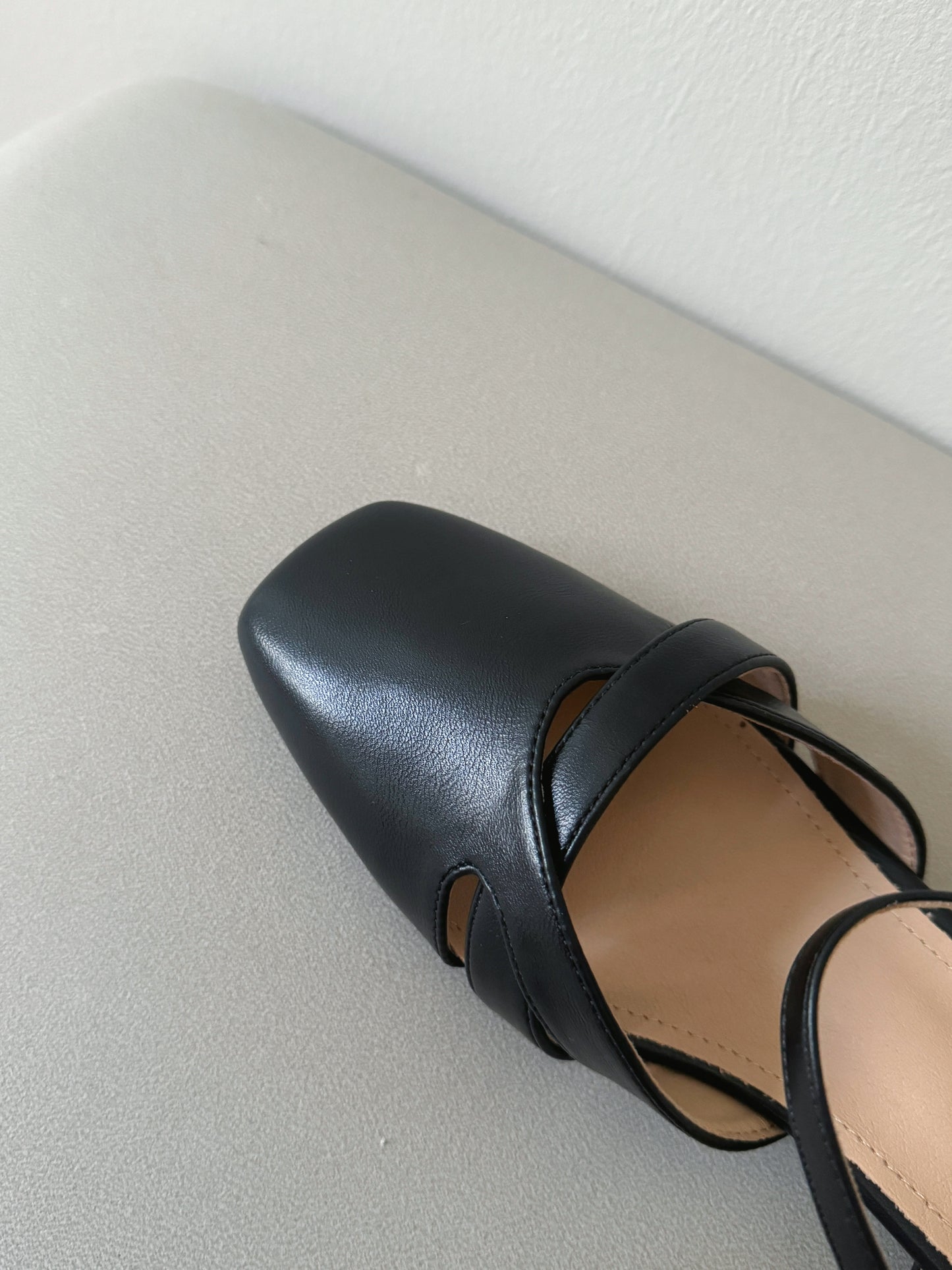 Briella Interlocking Sandals (Black)