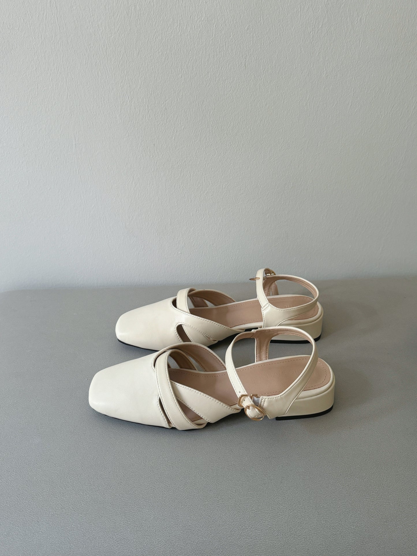 Briella Interlocking Sandals (Cream White)