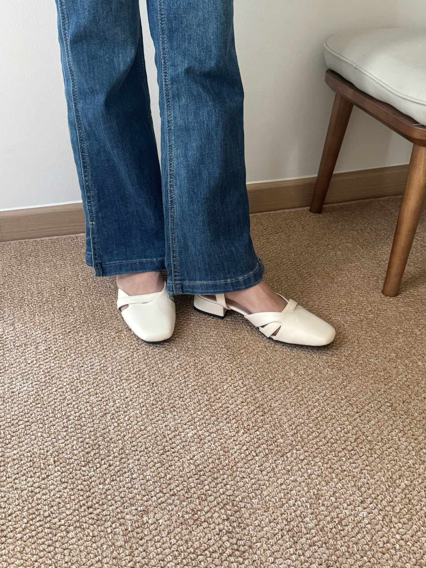 Briella Interlocking Sandals (Cream White)