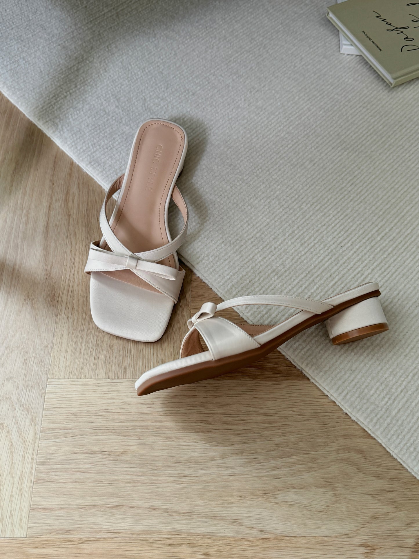 Maxine Cute Bow Sliders (Champagne)