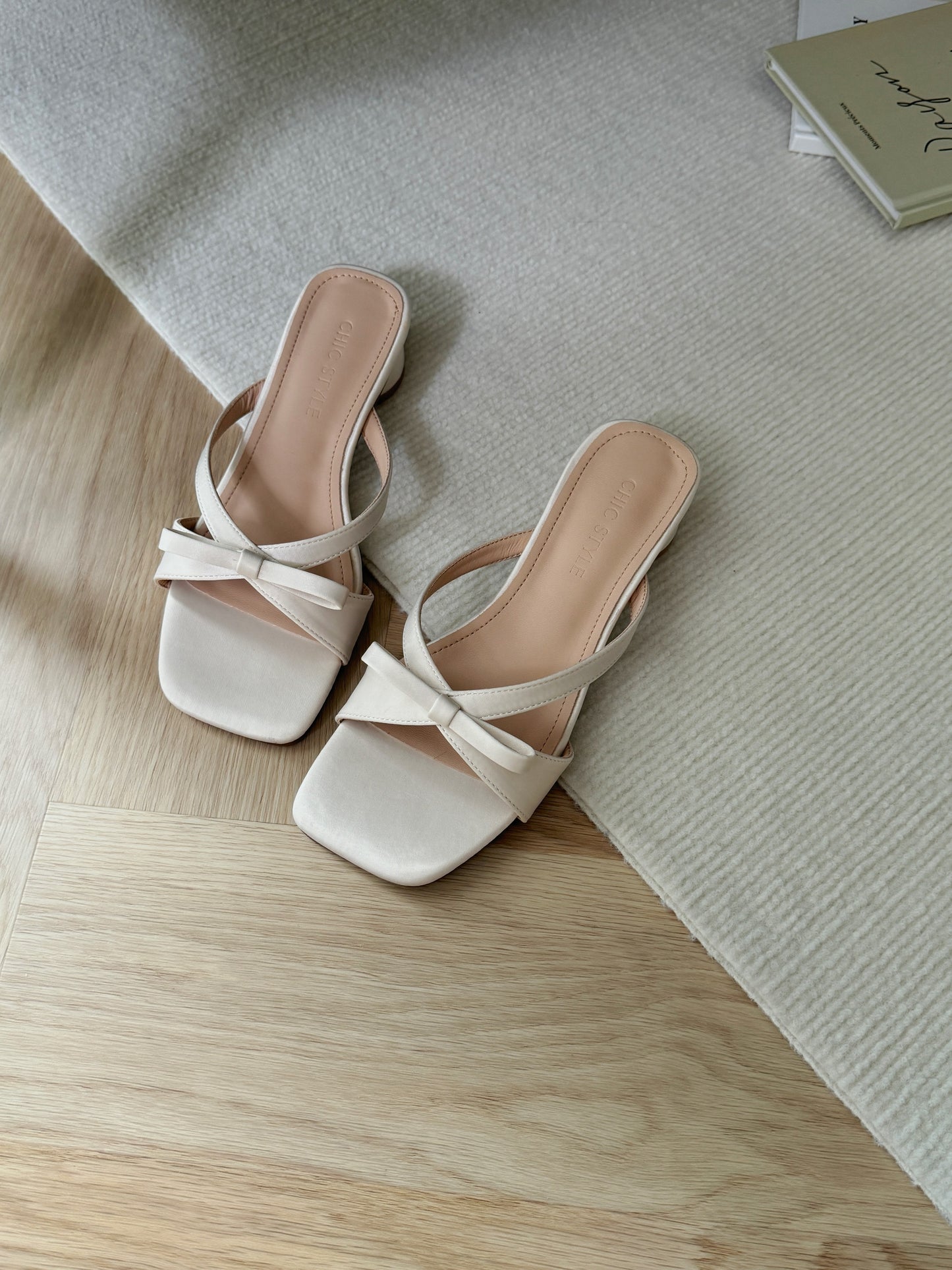 Maxine Cute Bow Sliders (Champagne)