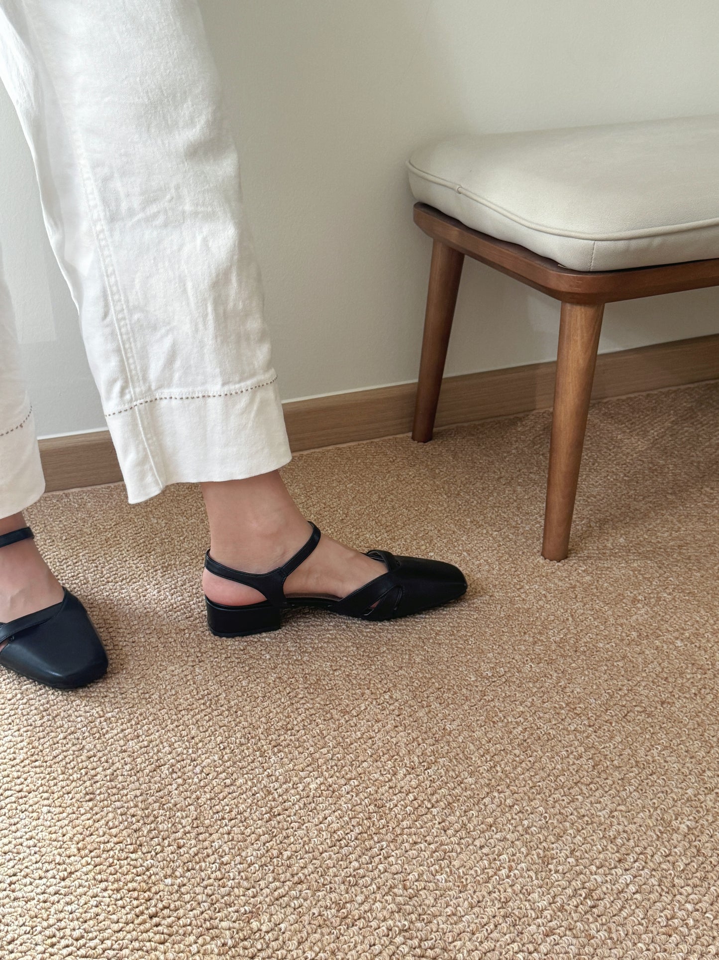 Briella Interlocking Sandals (Black)