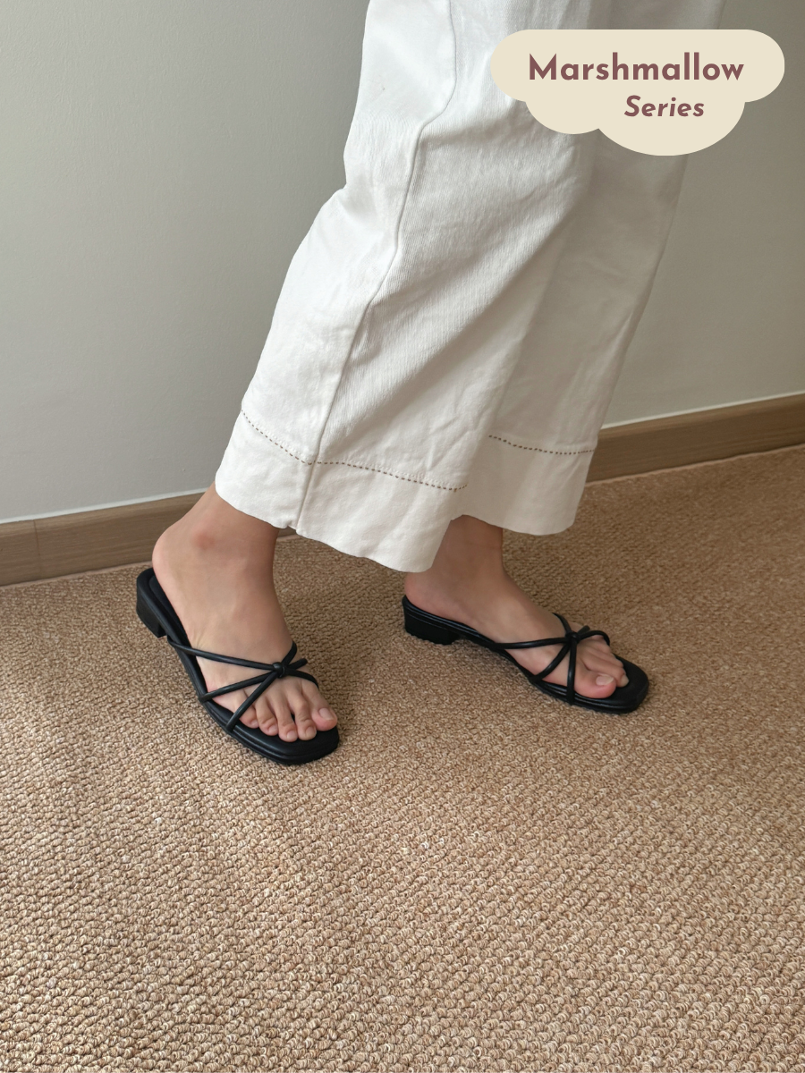 Emelia Strappy Comfy Sandals (Black) *Slim feet only