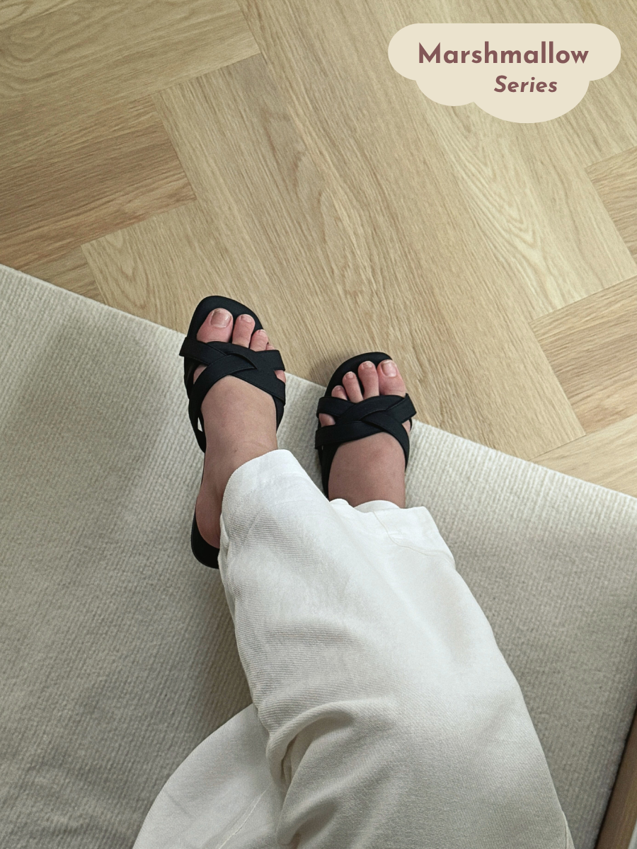 Larina Interlock Comfy Sandals (Black)