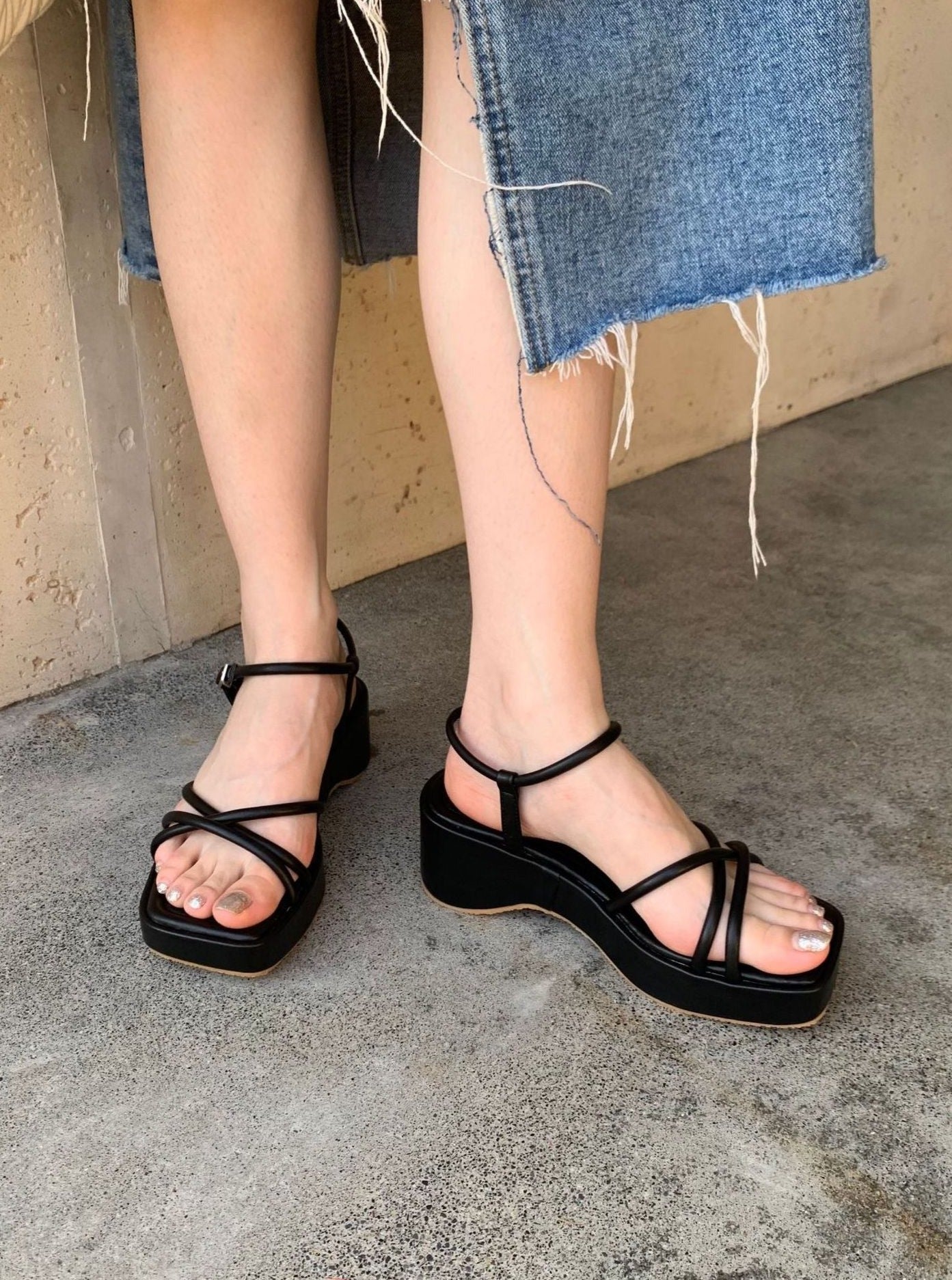 Breanne Casual Strappy Wedges (Black)