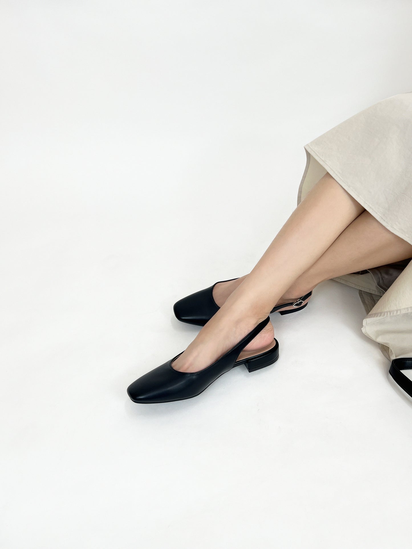 Louisa Slingback Flat Sandals (Black)