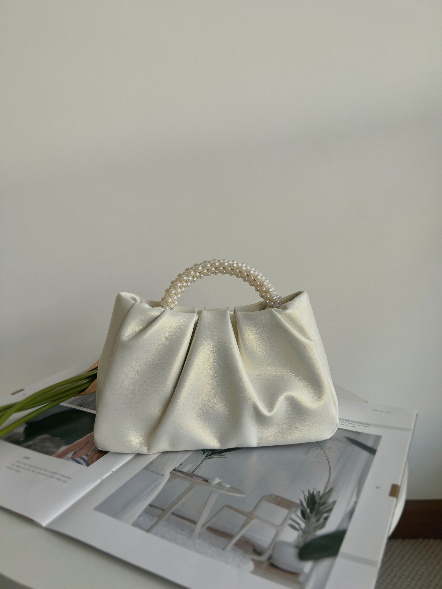 Jennifer Pearl Wrist Bags (Pearl White)