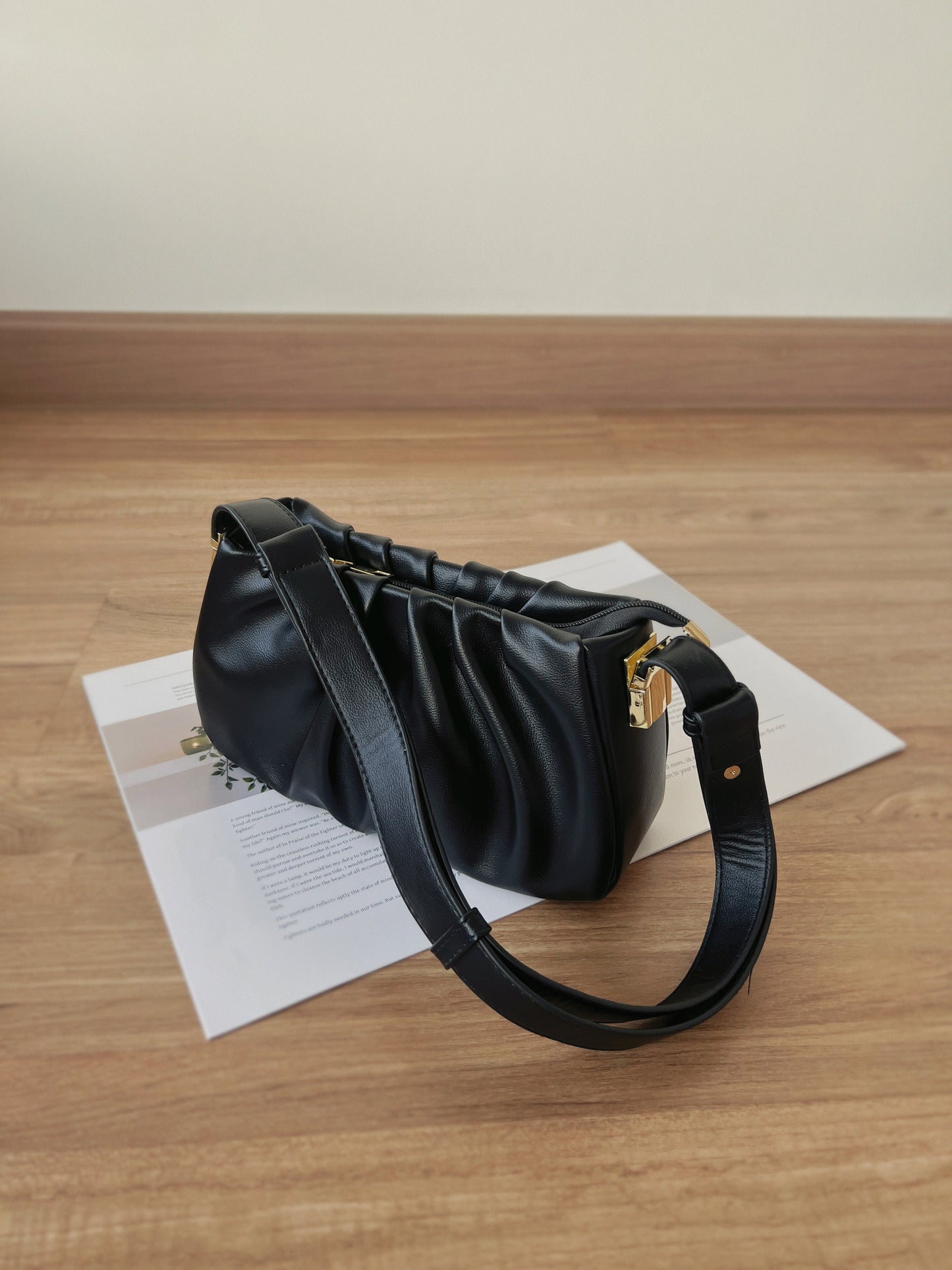 Terra Ruched Shoulder Bags (Black)