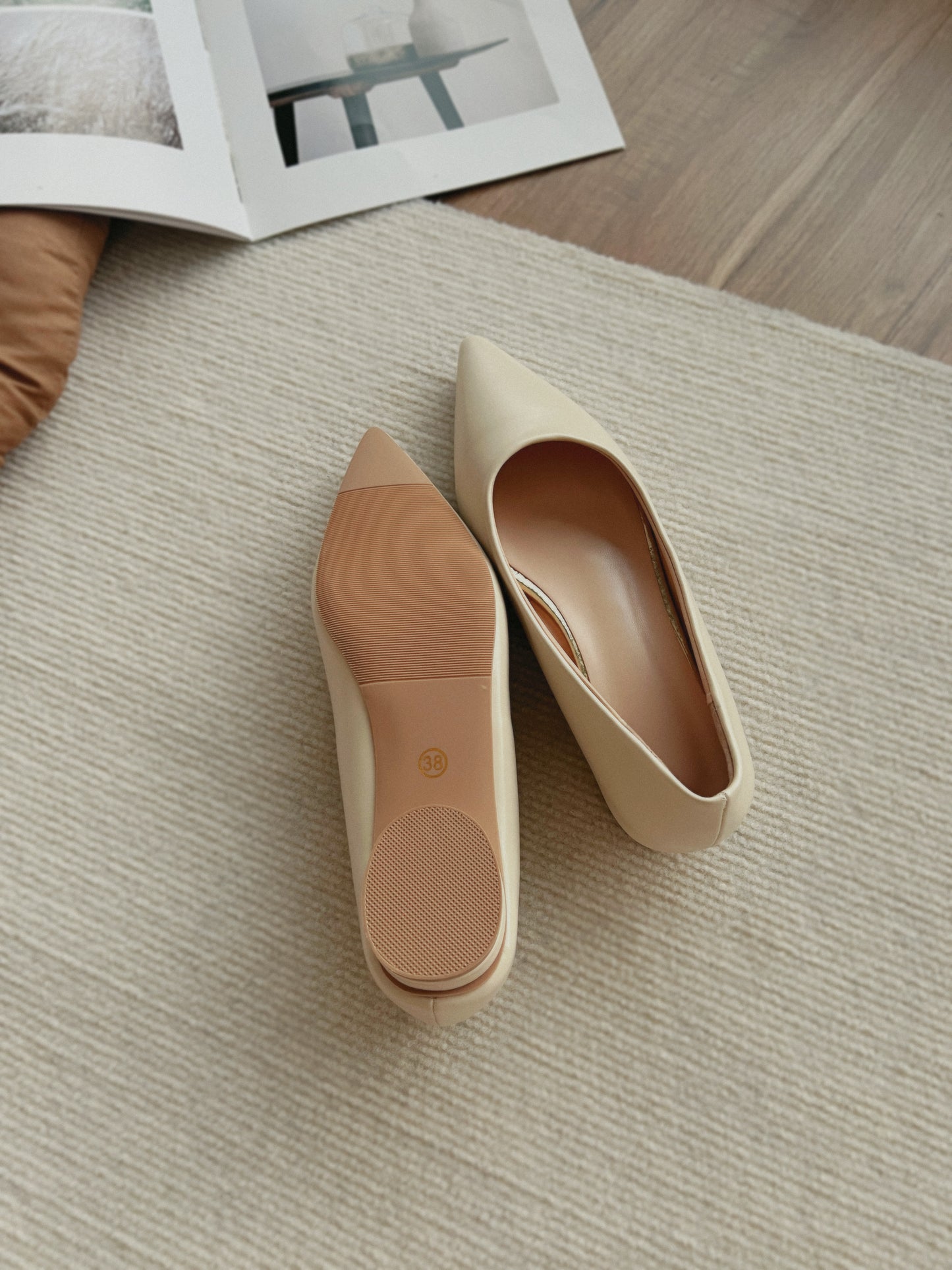 Kerry Pointed Low Pumps (Cream)
